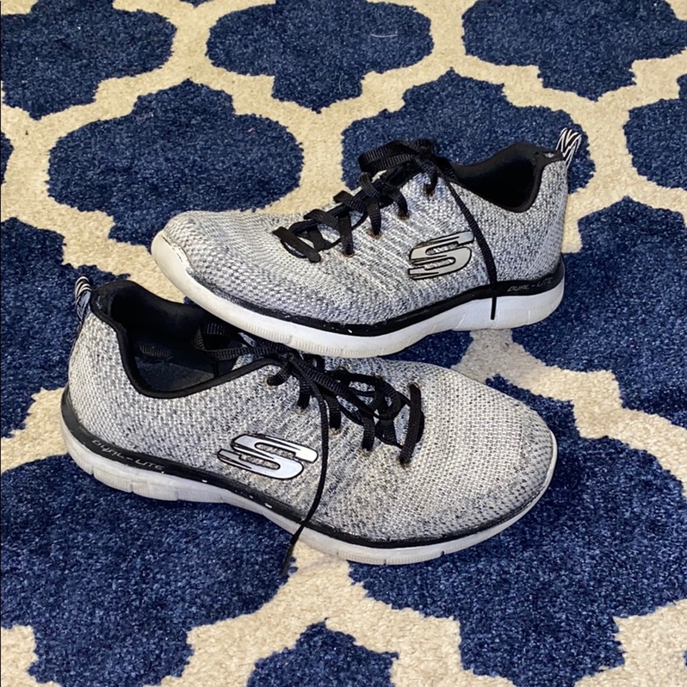 Skechers tennis shoes